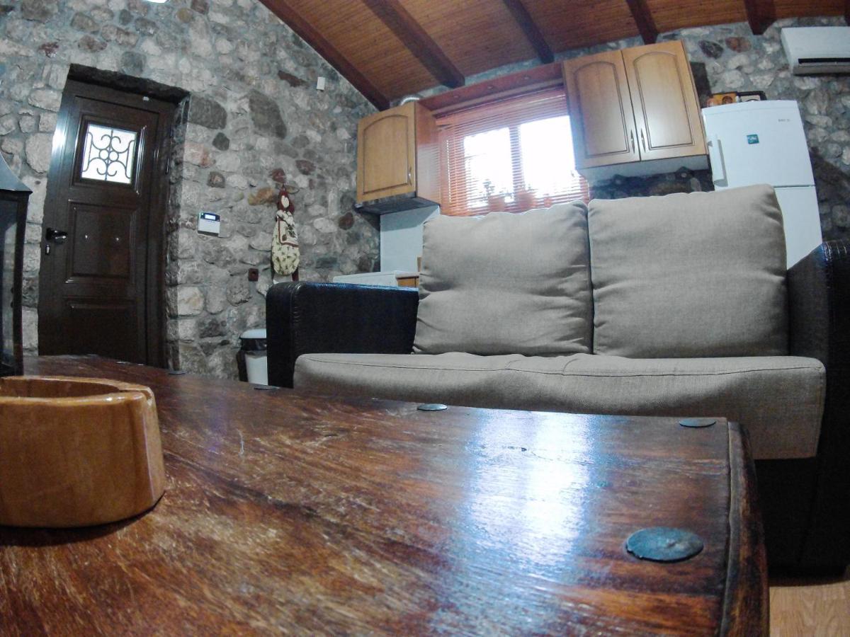 Patras Stonehouse With Large Yard - Πέτρινο Σπίτι Με Αυλή Villa Paralia  Ngoại thất bức ảnh